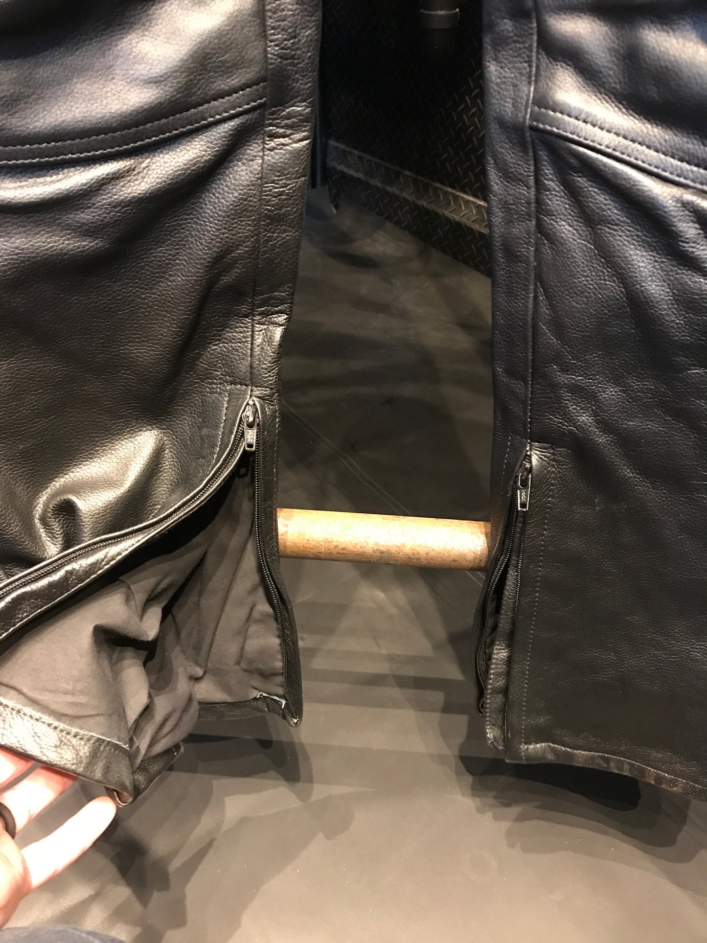 RK Men’s leather biker pants with elastic waist, size 4XL