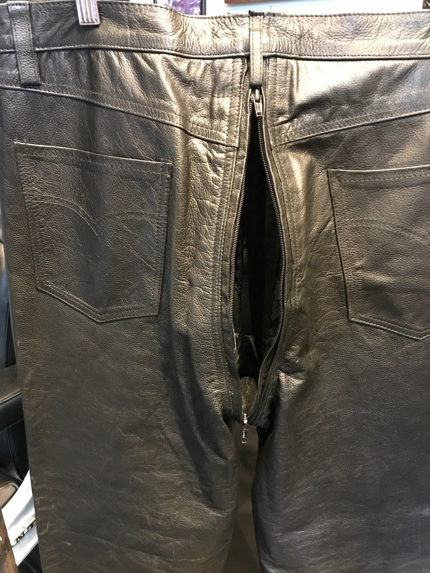 Men’s leather 5-pocket pants with zipper in seat, size 42