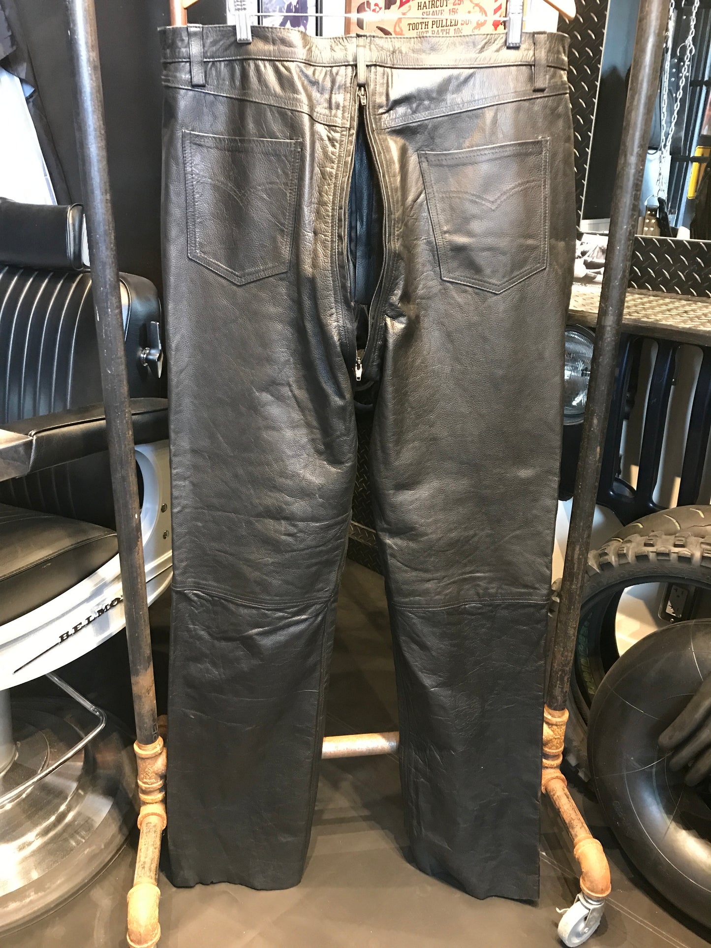 Men’s leather 5-pocket pants with zipper in seat, size 42